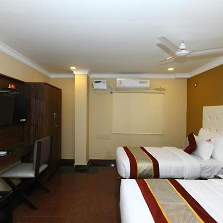 Hotel Titanium Tower Chennai Esterno foto